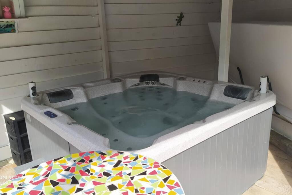 Appartement Tout Confort Au Calme Avec Jacuzzi Mouguerre Eksteriør bilde